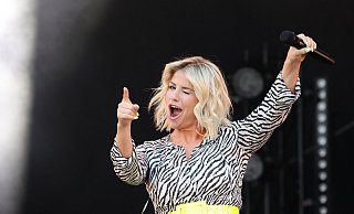 In der Schlager-Branche ist Beatrice Egli ein echter Superstar. Im August wird sie auch ihre Fans im Aqua-Magica-Park begeistern. - Bodo Schackow / dpa