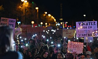 Laut Polizei kamen rund 2.000 Menschen zu der Demonstration. - Lilli Förter/dpa