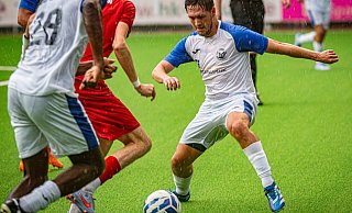 Brakes Finn Reda, hier im Kreispokal gegen den SC Peckeloh, hat es beim TuS auf die Sechser-Position geschafft. Sein Trainer René Sprenger habe es „endlich verstanden“, wie der 25-Jährige grinsend sagt. - Mueller