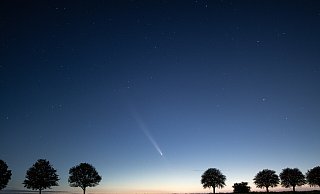 Dem Paderborner Tobias Scholz gelang auf dem Haxterberg dieses Foto des Kometen Tsuchinshan-Atlas. - Tobias Scholz