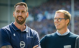 Trainer Mitch Kniat (l.) und Sport-Geschäftsführer Michael Mutzel haben Arminias Kader nicht nur in der Spitze, sondern auch in der Breite verstärkt. - Sarah Jonek