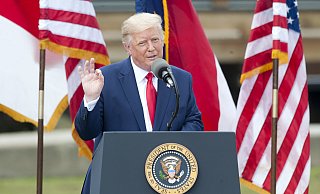 Ein Report der New York Times bringt den amtierenden US-Präsidenten Donald Trump in Bedrängnis. - picture alliance/dpa