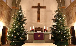 Der Altarraum der St.-Andreas-Kirche in Lübbecke zur Weihnachtszeit. - Ilka Gülker
