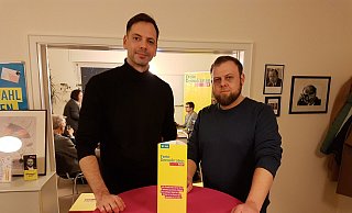 Der Paderborner FDP-Kreisvorsitzende Marc Lürbke (l.) und Direktkandidat Alexander Senn hätten sich ein stärkeres Abschneiden ihrer Partei gewünscht. - Birger Berbüsse