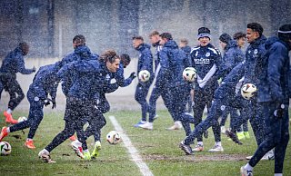 Das Wetter beim Trainingsauftakt sei kein Problem, sagten die Verantwortlichen von Arminia Bielefeld. Schließlich könne auch die Rückrunde im Schneetreiben beginnen. - Sarah Jonek