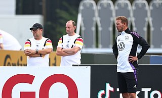 Startet mit der deutschen Nationalelf am Samstag in die Nations League: Bundestrainer Julian Nagelsmann (r.). - Daniel Karmann/dpa