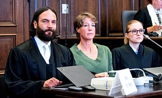 Christina Block bestreitet den Vorwurf der Anklage, sie habe die Entführung ihrer Kinder aus der Obhut ihres Ex-Manns in Auftrag gegeben. (Archivbild) - Daniel Bockwoldt/dpa Pool/dpa