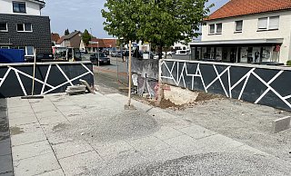 Die Arbeiten am Los Amigos laufen. Die erhöhte Terrasse muss in Teilen zurückgebaut werden. Außerdem erhält sie eine neu gestaltete Fassade zur Münsterstraße hin. - Tasja Klusmeyer