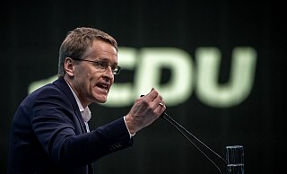 Schleswig-Holsteins Ministerpräsident Daniel Günther regiert selbst in einer Koaition mit den Grünen. (Archivbild) - Michael Kappeler/dpa