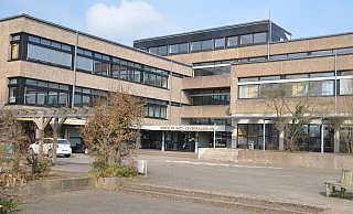 Unbekannte hatten am Widukind-Gymnasium Enger im Januar eine ganze Reihe an Wänden mit rechtsextremem Parolen beschmiert. Nun steht fest: Die Täter konnten nicht gefunden werden. - Mareike Patock