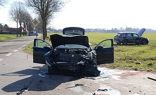 Auf der Kreuzung Wagenfelder Straße / Hinterm Felde in Varl kollidierten die beiden Autos. - Joern Spreen-Ledebur