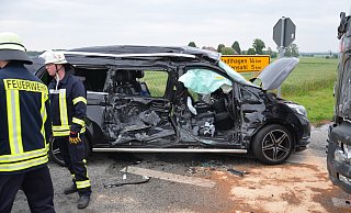 Die Frau saß auf der Beifahrerseite und musste aus dem Auto geschnitten werden. MT-Archivfoto: - Oliver Plöger
