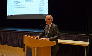 Während der Ratssitzung erklärt Bürgermeister Hubertus Grimm, dass er bei der Kommunalwahl im Septemner 2025 nicht wieder für das Amt kandidieren wird. - Nicole Fischer