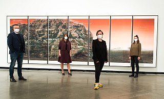 Marta-Direktor Roland Nachtigäller (v. l.), Registrarin Ute Willaert, Kuratorin Friederike Fast und Marcella Ranft, zuständig für die Öffentlichkeitsrabeit, in der Ausstellung "Trügerische Bilder". - Ralf Bittner