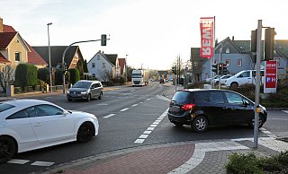 Die Grünphase für Radfahrer an der Engerstraße in Höhe der Rewe-Einfahrt ist viel zu kurz, meinen die Sozaildemokraten. - Frank-Michael Kiel-Steinkamp