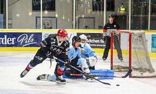 Erneut gut mitgehalten: Herfords Stürmer Ralf Rinke sorgt in dieser Szene für Gefahr vor dem Tor der Icefighters Leipzig. - Yvonne Gottschlich