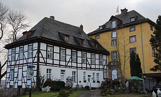 Als Flieh- und Fluchtburg spendete die Tonenburg Corveyer Äbten und Möchten Schutz vor Angreifern. Der Wehrturm verfügt über mehr als zwei Meter dicke Mauern. - Alexander Graßhoff
