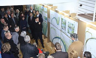 Das Berliner Büro Franz Reschke Landschaftsarchitektur hat den Architektenwettbewerb zur Landesgartenschau 2023 gewonnen. Der Planer Franz Reschke stellte vor großer Kulisse Details seines Entwurfs vor. - Hermann Ludwig