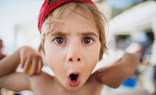 Ja, da guckst du! Kleine Kinder merken schnell, dass sie mit Schimpfwörtern auch Aufmerksamkeit bekommen. - Nasos Zovoilis/Westend61/dpa-tmn