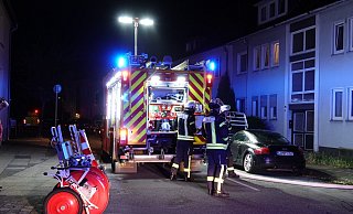 Feuerwehreinsatz in der Nacht in Bielefeld. - Paul Brinkmann