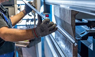 Mit Besorgnis registrieren die Gewerkschaften einen deutlichen Einbruch bei den Ausbildungsstellen in den Industriebetrieben im Kreis Paderborn. - (Symbolbild) Pixabay