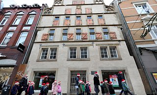 Das Crüwell-Haus an der Höckerstraße im Hintergrund ist von großer historischer Bedeutung für die Neustadt. - Frank-Michael Kiel-Steinkamp