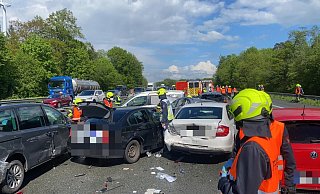 Die Autobahn war am Sonntagnachmittag für mehrere Stunden gesperrt - erst am Abend wurde ein Fahrstreifen wieder freigegeben.  - Charlotte Mahncke