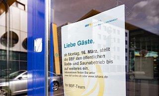 Das Ishara informiert seine Gäste über die Schließung. - Mike-Dennis Müller