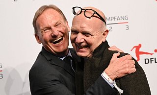 Hans-Joachim Watzke (l) und DFB-Präsident Bernd Neuendorf sind in die Top-Gremien des internationalen Fußballs gewählt worden. - Arne Dedert/dpa
