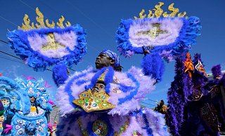 Mitglieder der Monogram Hunters Black Masking Indians paradieren am Mardi Gras Day in New Orleans. - Matthew Hinton/The Times-Picayune/The New Orleans Advocate via AP/dpa