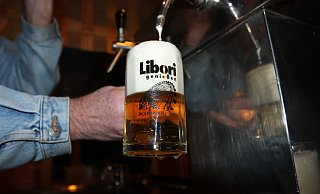 Gezapftes Bier aus dem Fass gibt es derzeit nicht. Schon im Sommer hatte die Branche durch die Absagen der Volksfeste große Umsatzeinbußen. - Uwe Müller