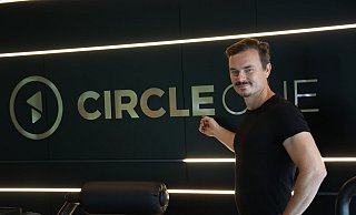 Sportwissenschaftler Peter Letkemann (41) stellt sein neuartiges Fitnesskonzept im "Circleone" vor. - Claus Frickemeier