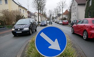 Die Ortsdurchfahrt in Bad Lippspringe wird vom Combi-Markt in Richtung Stadtmitte erneut zum Nadelöhr. Die Detmolder Straße erhält auf einem weiteren Abschnitt eine Sanierung. - Klaus Karenfeld