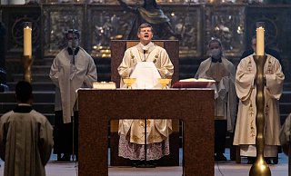 Etliche Besucher haben in Freiburg den Gottesdienst von Erzbischof Burger an Heiligabend gestört. (Symbolfoto). - Philipp von Ditfurth/dpa