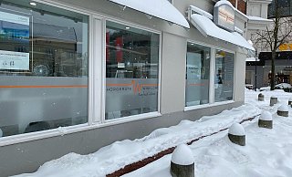 An diesem Geschäft an der Ecke Bismarckstraße/Eschstraße wurden Fensterscheiben massiv beschädigt. - Privat