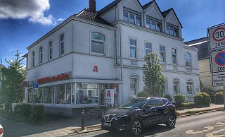 Sedanstraße 1 in Bünde: Hier war früher die Praxis von Dr. Drott. Am Eingang zur Praxis wurde der Säugling abgelegt. - Katharina Eisele