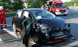 Beim Zusammenstoß von zwei Autos im Juni 2020 auf der B 64 in Höhe der Einmündung der Kreisstraße 27 (Duhner Weg) wurden alle vier Insassen verletzt. - Ralph Meyer