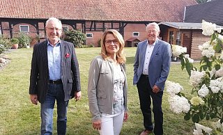 Günter Arlt (l.), Bianca Weber und Dirk Kamin wollen für die Freien Wähler nach der Kommunalwahl am 13. September in den Stadtrat einziehen. - Marion Pokorra-Brockschmidt