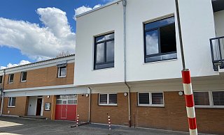 Ein neues Gesicht: Die Leitstelle des Kreises in Brakel ist umgebaut worden. - Ariane Mönikes