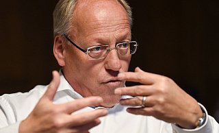 Die Zahl der Infizierten und der Verdachtsfälle steigt. Pit Clausen ruft dazu auf, Hygieneregeln ernst zu nehmen. - Christian Weische