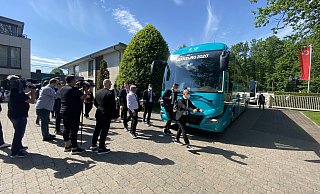 Begleitet von vielen Medienvertretern haben die türkischen Nationalspieler am Mittwochnachmittag ihr Quartier in der Klosterpforte bezogen. Einen Kontakt mit den Fans gab es wie angekündigt nicht. - Wolfgang Wotke