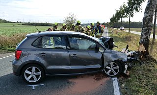 Bei einem schweren Verkehrsunfall auf dem Kreuzweg (L 937) in Bad Lippspringe wurde ein 61-jähriger Autofahrer getötet.  - Ralph Meyer