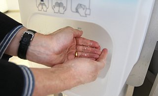 Hygiene und Händewaschen - damit soll die Verbreitung des Virus eingedämmt werden. - Kiel-Steinkamp