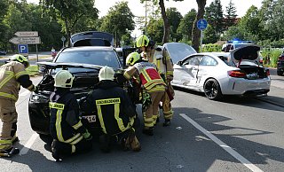 Beim Zusammenstoß von zwei BMW auf dem Löffelmannweg wurden beide Fahrer leicht verletzt. - Ralph Meyer