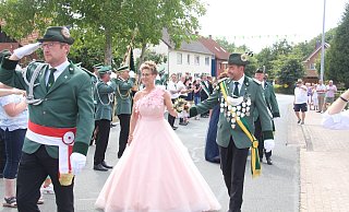 Thorsten und Diana Otte sind das gefeierte Königspaar. - Burkhard Battran