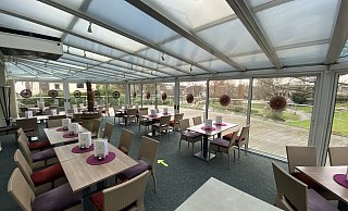 Das Caféhaus Plückebaum steht seit November leer. Seit Dezember bieten die Betreiber das Torten-Taxi an. - Mareike Gröneweg