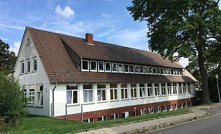 Grundschule Ahlsen, die neben derBüttendorfer Grundschule ebenfalls aufgegeben werden soll. - Dorfgemeinschaft Büttendorf