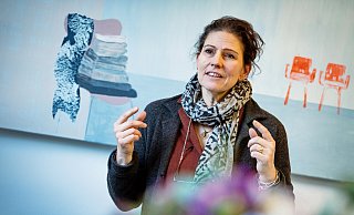 Seit 2016 leitet Caro Brauneis das Gymnasium am Waldhof. Dass die Erweiterungspläne für ihre Schule jetzt am Denkmalschutz für das Haus des Handwerks scheitern könnten, hat sie nach eigenen Worten entsetzt. - Barbara Franke
