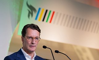NRW-Ministerpräsident Hendrik Wüst will die Olympischen Spielen in die Region Rhein und Ruhr holen - Rolf Vennenbernd/dpa