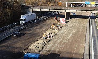 Der gesamte Asphaltaufbau der B611 zwischen Sudbachtalbrücke und A30 wird nach und nach erneuert. - Dirk Windmöller